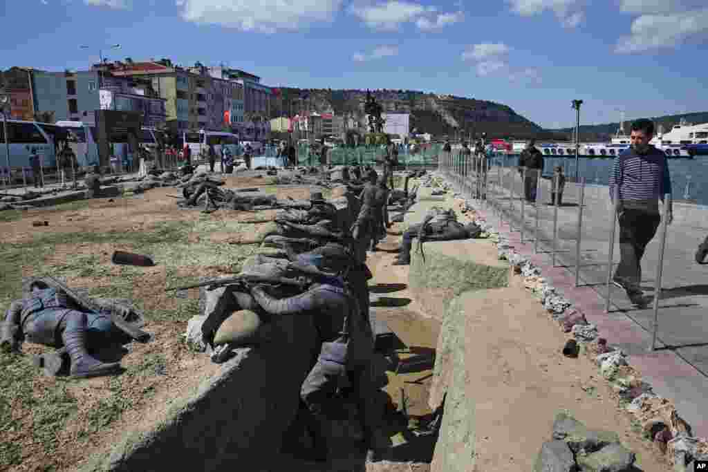 A memorial in the Turkish coastal town of Eceabat in Gallipoli peninsula pays tribute to the doomed Allied offensive to secure a naval route from the Mediterranean to Istanbul, April 23, 2015.