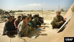 په افغانستان کې د جګړو له کبله سلګونه ښوونځي تړل شوي دي