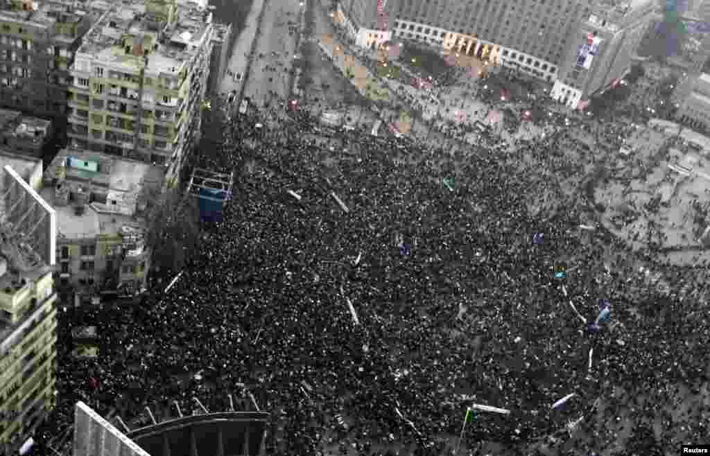 An aerial view taken from an Egyptian army helicopter shows supporters of Egypt's army and police gathering at Tahrir Square, Cairo, Jan. 25, 2014.