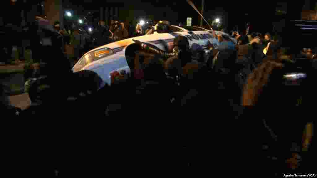 Zanga zanga a Ferguson, Missouri kan kasa gurfanarda da Dansandan da ya kashe wanibakatar fata, Nuwamba 25, 2014.