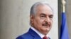 Khalifa Haftar, l'homme fort de l'est de la Libye, à la conférence internationale sur la Libye à Paris, le 29 mai 2018.